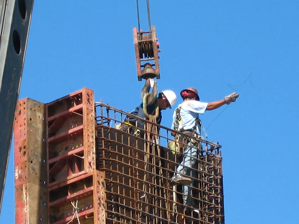 Artículo 42. Subcontratación de obras y servicios